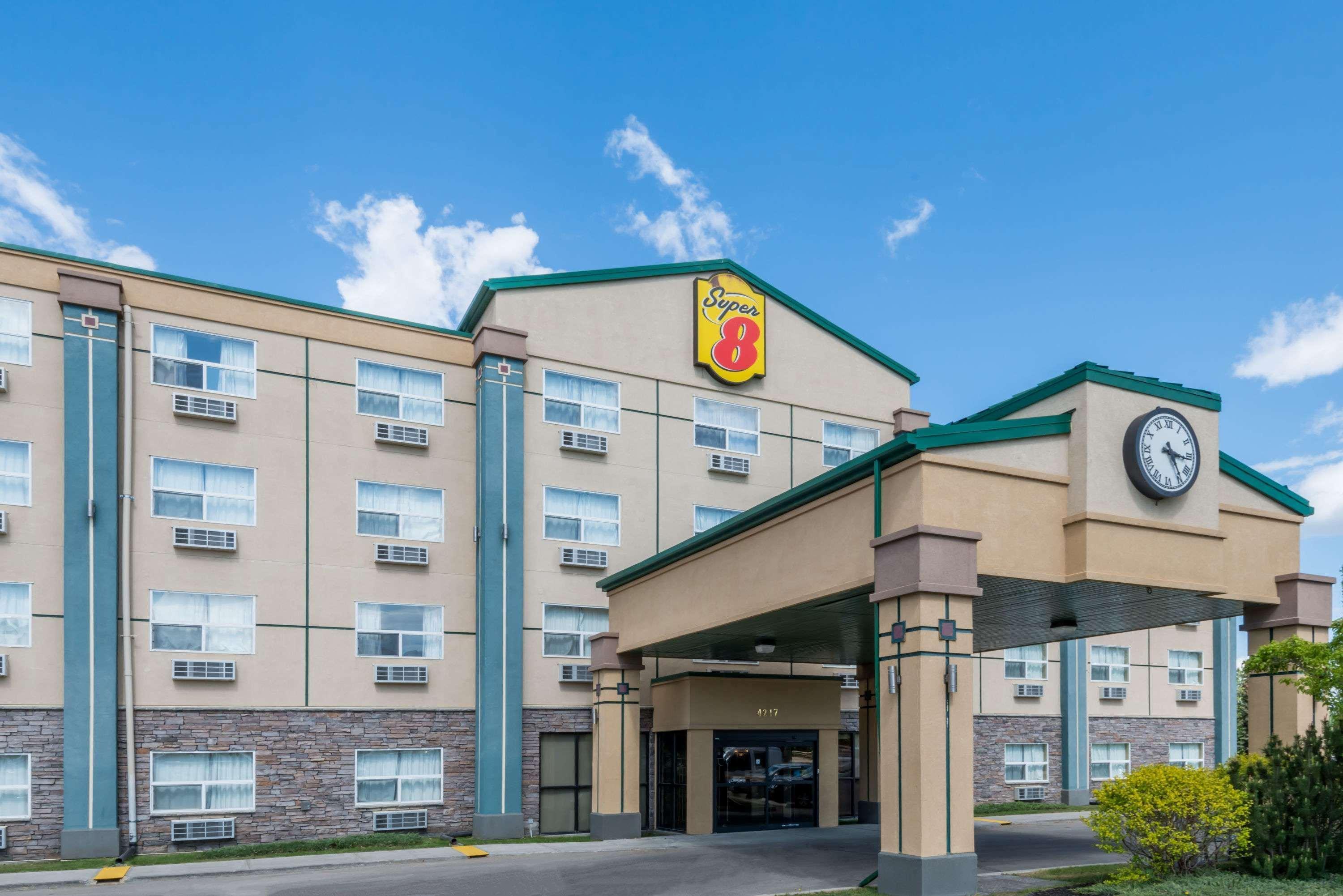 Super 8 By Wyndham Red Deer City Centre Exterior foto
